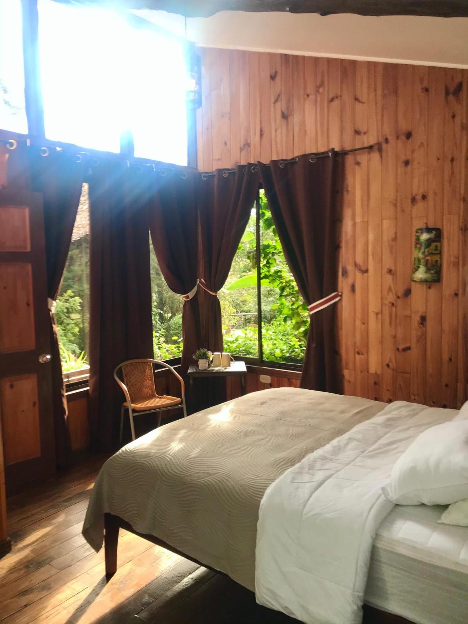 Yerbabuena Lodge Monteverde Phòng bức ảnh